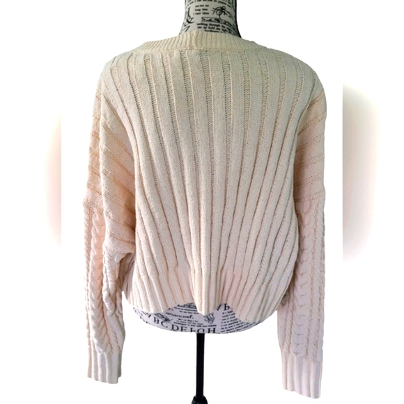 NWOT! Ivory Cable Knit Sweater Size XL - Picture 2 of 5